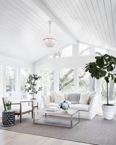 11 Stunning Vaulted Ceilings Cozy Sunroom Ideas, All Seasons Room, 3 Seasons Room, 4 Season Porch, 4 Seasons Room, Home Sunroom, Sunroom Inspiration, Four Season Room, Cozy Sunroom