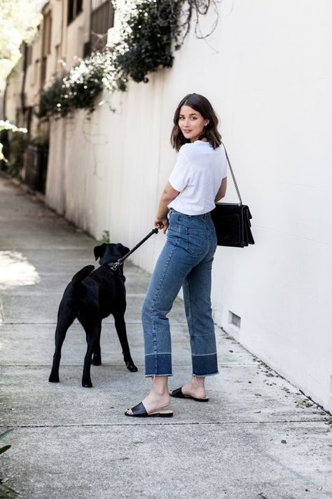 5 Minimalist Looks We're Loving This Week Black Sandals Outfit, Sandals Outfit Casual, Slide Sandals Outfit, Minimalist Moda, Classy Street Style, Slides Outfit, Camila Morrone, 2016 Fashion Trends, Sandals Outfit