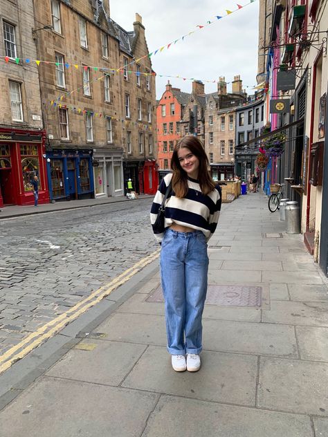 Travelling Europe Outfits, Vacation Outfits London, Outfit Inspo For London, Wales Outfit Ideas, Summer In London Aesthetic Outfits, Study Abroad Outfits Europe Spring, London Looks Summer, Outfits In London Summer, Outfit Inspo For Europe