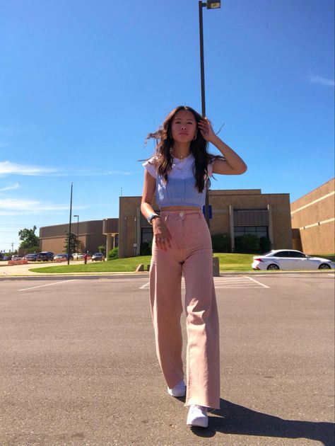 knit crop top pink pants straight leg jeans How To Style Light Pink Jeans, Pink Courdoroy Pants Outfit, Pink Wide Leg Jeans Outfit, Pink Pants Outfit Winter, Outfits With Pink Pants, Light Pink Pants Outfit, Jeans And Crop Top Outfit, Pink Straight Leg Jeans, Pink Jeans Outfit