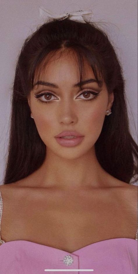 JACKIE on Tumblr Trucco Glam, Makeup For Round Eyes, Doe Eye Makeup, Look Disco, Disco Makeup, Almond Eye Makeup, 90s Makeup Look, Big Eyes Makeup, Maquillage On Fleek