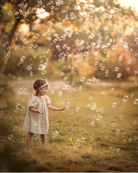 2nd Birthday Pictures, Bubbles Photography, Toddler Pictures, Toddler Photoshoot, Toddler Photos, Family Christmas Pictures, Outdoor Photoshoot, Lake Pictures, Childrens Photography