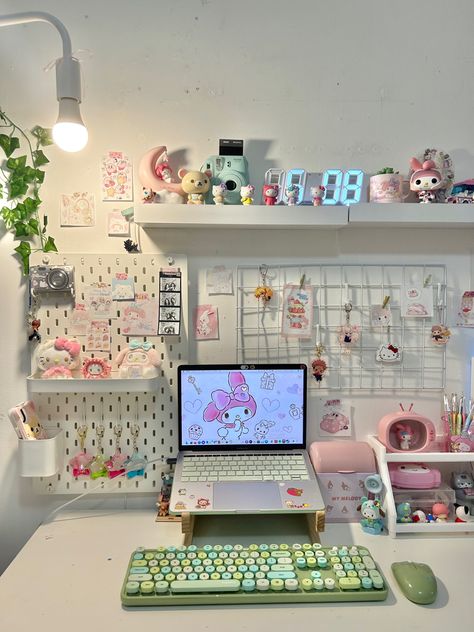 Desk Set Up Aesthetic, Aesthetic Products, Girly Room Decor, Study Desk Decor, Cool Dorm Rooms, Luxury Room Bedroom, Dorm Room Ideas, Desk Inspo, Deco Studio