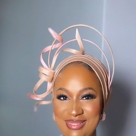 Fascinator Hats Outfit Classy, Fasinators Ideas, Fascinator Hats Wedding Guest, Samira Bawumia Dresses, Fascinator Styles, Facinators Wedding, Kids Gown Design, Headgear Fashion, Hats Outfit