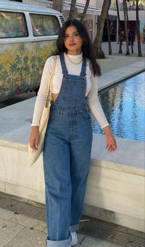 Fashion Overalls, Movie Outfit, 90s Inspired Outfits, Trendy Outfit Ideas, Overalls Outfit, Everyday Fashion Outfits, Fall Outfit Ideas, Casual Day Outfits, فستان سهرة