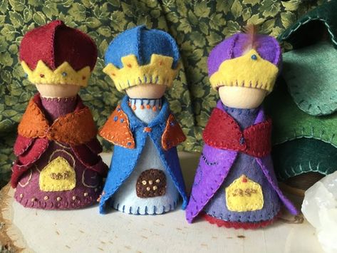 Peg Gnomes, Nativity Peg Doll, Waldorf Nature Table, The Three Wise Men, 3 Wise Men, Baby Mobil, Diy Christmas Ornaments Easy, Wood Peg Dolls, Peg People