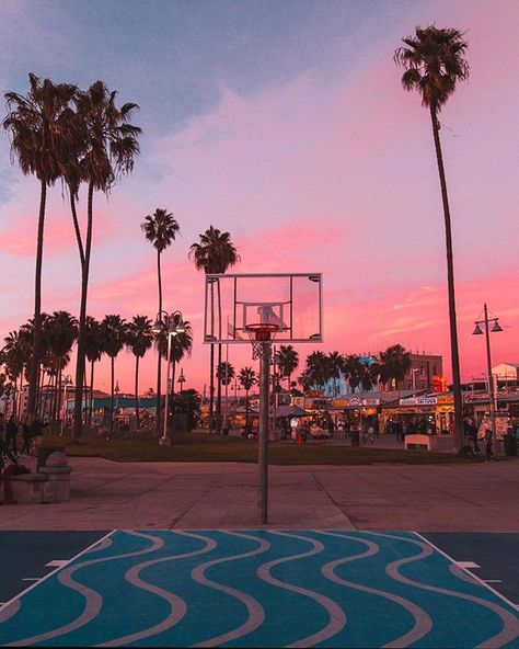 Beach Basketball, Aesthetic Training, Basketball Aesthetic, Outdoor Basketball Court, Basketball Background, Bola Basket, Basketball Photography, Basketball Wallpaper, Sports Wallpapers