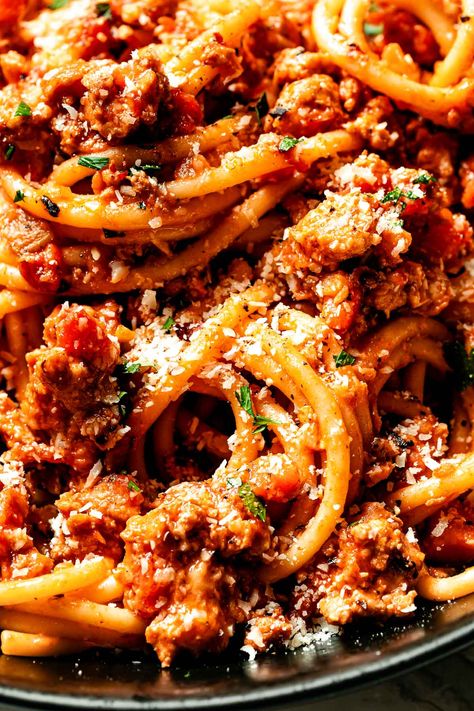 Chicken Bolognese Sauce, Bolognaise Recipe, Chicken With Spaghetti Sauce, Chicken Pasta Sauce, Bolognese Sauce Authentic, Chicken Bolognese, Slow Cooker Bolognese, Homemade Bolognese, Pasta Restaurants