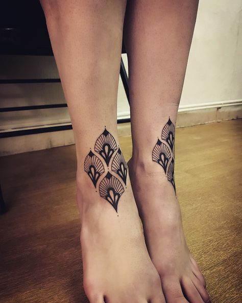 Tattoo Fairy, Family First Tattoo, Art Deco Tattoo, Tato Henna, Shape Tattoo, Handpoke Tattoo, Muster Tattoos, Geometric Tattoos, Neck Tattoos