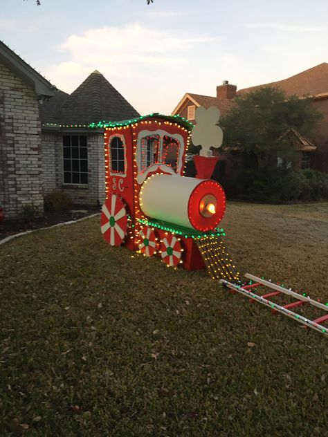 Christmas Train Display Outdoor, Polar Express Outdoor Christmas Decorations, Outdoor Trees Christmas Decorations, Santa’s Workshop Decorations Outdoor, Christmas Outdoor Theme Decorations, Christmas Decorations Driveway, Christmas Train Outdoor Decoration, Christmas Display Ideas Outdoor, Outdoor Christmas Train Diy