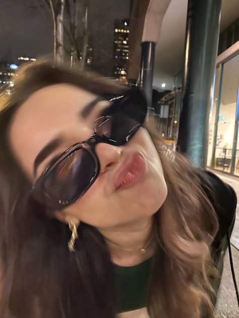 Brunette Aesthetic, Girl With Sunglasses, Foto Ideas Instagram, + Core + Aesthetic, Brunette Girl, Night Aesthetic, Character Aesthetic, Insta Photo Ideas, Book Aesthetic