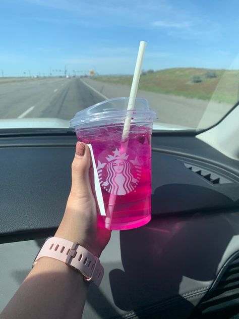 Biggie Aesthetic, Starbucks Mango Dragonfruit Refresher, Starbucks Asthetic, Starbucks Pics, Acai Drink, Mango Dragonfruit Refresher, Dragonfruit Refresher, Starbucks Strawberry Acai Refresher, Snack Aesthetic