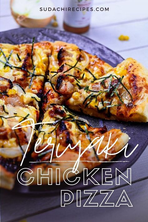 Japanese teriyaki chicken pizza served on a black plate and sprinkled with nori. Asian Style Pizza, Fried Teriyaki Chicken, Chicken With Mozzarella Cheese, Chicken With Mozzarella, Chef Taro, Japanese Pizza, Pizza From Scratch, Seafood Pizza, Delicious Pizza Recipes