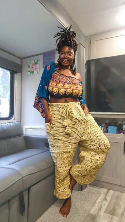 Crochet Yoga Pants Free Pattern, Crochet Pants Plus Size, Crochet Wrap Pants Pattern, Crochet Harem Pants Pattern, Crochet Hippie Pants, Crochet Pants Free Pattern Women, Crochet Sweat Pants Pattern Free, Crochet Scrap Yarn Pants, Crochet Beach Pants Pattern Free