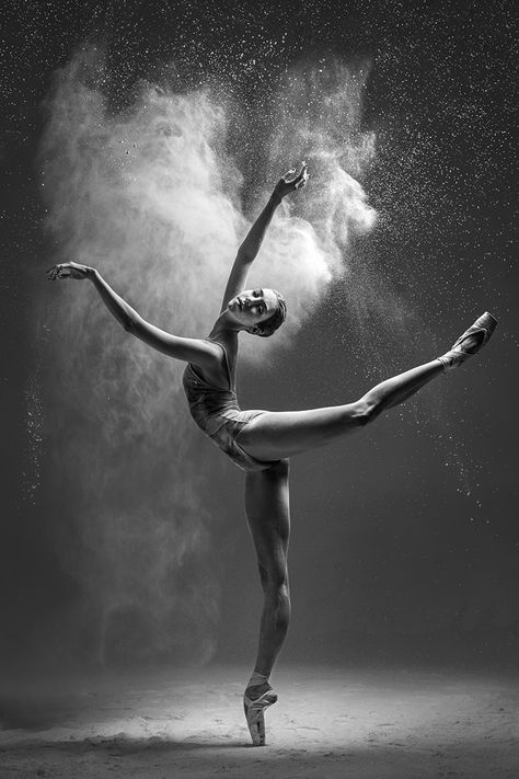 looking at the art of dance through an unusual lens, russian photographer alexander yakovlev has realized the 'mirages' series with flour and ballet dancers. Alexander Yakovlev, Ballet Body, Ballet Beauty, Dance Photography Poses, Bolshoi Ballet, Ballet Poses, Ballet Inspiration, Modern Society, Dance Movement