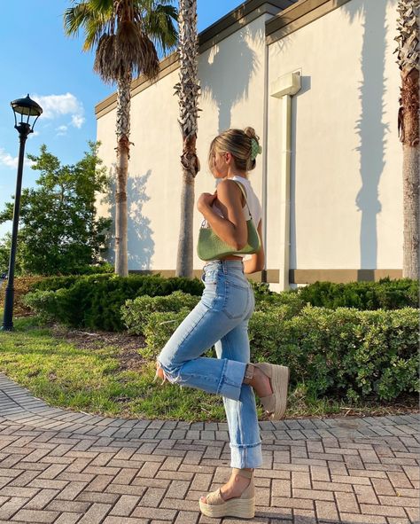 Wedge Heel Sandals Outfit, Jeans With Heels Outfits Summer, Sandal Platform Outfit, Cute Wedge Sandals, Wedge Heels Outfit Jeans, Casual Sandals Outfit, Cute Outfits With Wedges, Wedge Sandals Outfit Jeans, Platform Sandals Outfit Jeans