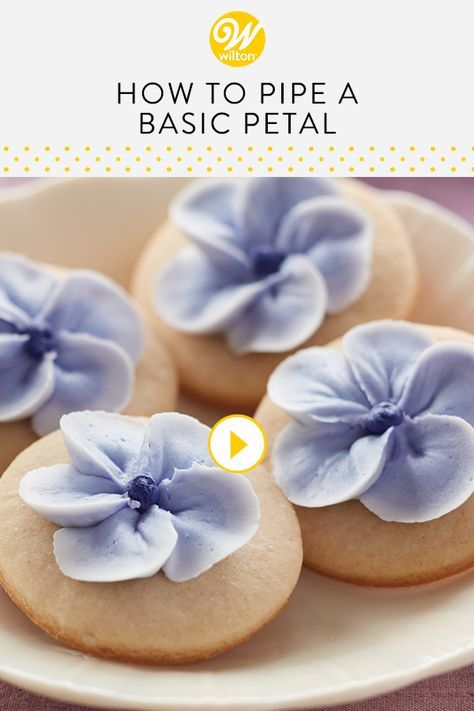 Piping Flowers On Cake Simple, Flower Cupcake Icing, Diy Icing Flowers, Tips For Buttercream Flowers, How To Make Flowers With Icing Tips, Buttercream Icing Flowers, Flower Petal Cupcakes, Simple Piped Flowers, Petal Tip Cake Decorating