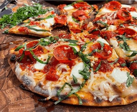 Essen, Italian Sausage Sauce, Pepperoni Cups, Upside Down Pizza, Blackstone Cooking, Griddle Cooking Recipes, Outdoor Griddle, Pizza Oven Recipes, Sausage Sauce