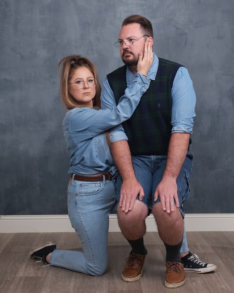 Awkward Couple Photoshoot, Jcpenny Photos, Sibling Photoshoot Ideas, Awkward Family Photos Christmas, Awkward Couple, Funny Family Portraits, Best Friend Picture Ideas, Awkward Family Pictures, Awkward Family Portraits