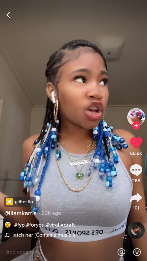 Blue Beads Hairstyle, Black And Purple Knotless Braids With Beads, Blonde Peekaboo Braids With Beads, Bead Hairstyles Natural Hair, Bead Braid Hairstyles, Short Braids With Color, Blue Peekaboo Braids With Beads, Ways To Style Knotless Braids With Beads, Black And Blue Braids With Beads