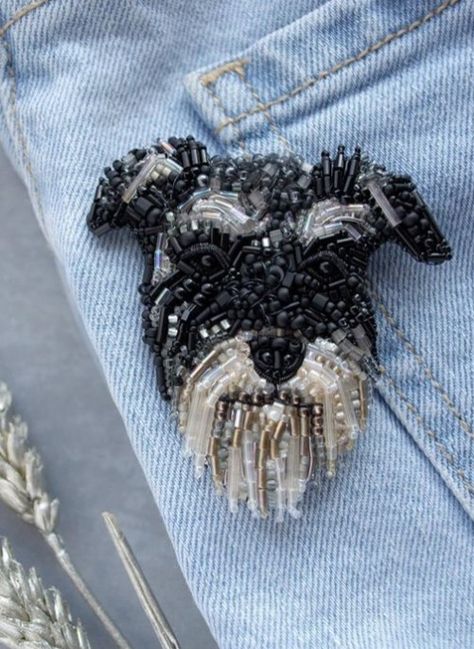 Bugs Embroidery, Brooch Diy, Dog Brooch, Bead Embroidery Patterns, Pretty Beads, Beaded Jewelry Designs, Dog Jewelry, Animal Brooch, Beaded Crafts