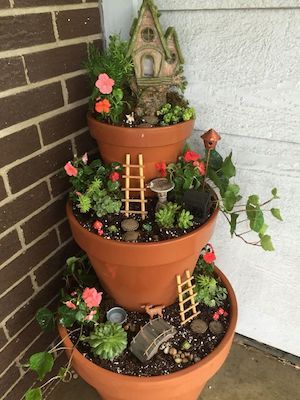 Tiny Backyard, Fairy Garden Pots, Indoor Fairy Gardens, Simple Garden, Flower Tower, Fairy Garden Designs, Fairy Garden Crafts, Faeries Gardens, Fair Projects