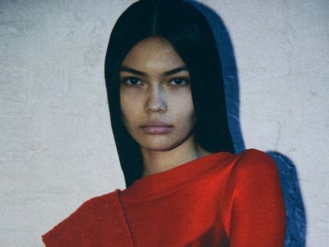 This Rising Indigenous Model Had a Breakout Fashion Month Mexican Indigenous Women, Native Model, Feeling Seen, Native Woman, Indigenous Fashion, Mexican Models, Native Women, Native American Woman, Androgynous Models