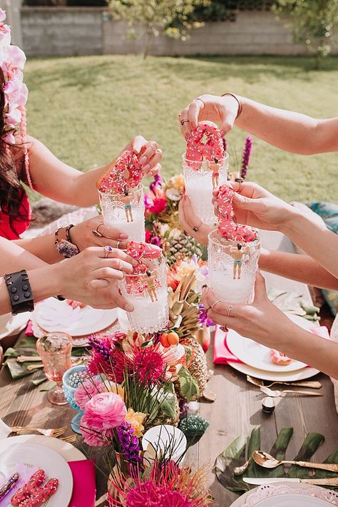 #Bachella: A Coachella-Inspired Bachelorette Party | Southern California Wedding Ideas and Inspiration Boho Hen Party, Boho Bachelorette Party, Boho Bachelorette, Classy Bachelorette Party, Coachella Party, Coachella Inspiration, Awesome Bachelorette Party, Bachelorette Party Planning, Modern Bridal Shower