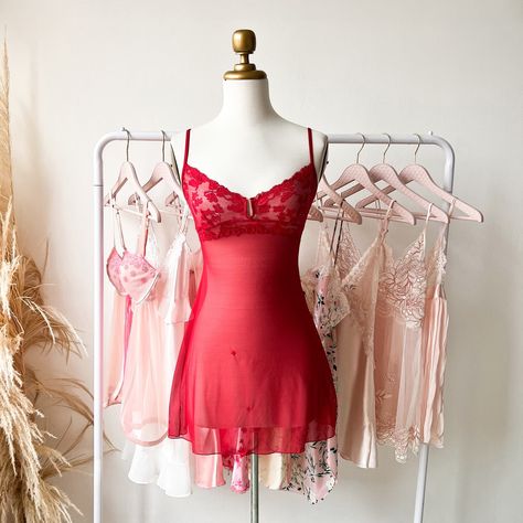 [ Babydoll rojos ] 1. Babydoll lazos • Marca: Victoria’s Secret • Talla M / Largo 45cm • Lencerito super cute con lazos en busto • Precio: s/.39 . 2. Babydoll encaje • Marca: Frederick’s of Hollywood • Talla S / Largo 66cm • Precio: s/.39 . . . . . . . . . . . . . . . . . . . . . . . . . . . . . . . . . . . . . . . . . . . . . . . . . . . . . . . . . . . . . . . . . . . . . . . . . . . . . . . . . . . . . . . ... . . . P2208-56 P2208-57 . Frederick’s Of Hollywood, Victoria’s Secret, Baby Dolls, Super Cute, Hollywood