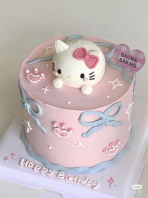 Tort Hello Kitty, Bolo Da Hello Kitty, Hello Kitty Birthday Theme, Kitty Birthday Cake, Hello Kitty Birthday Cake, Perfect Lifestyle, Small Birthday Cakes, Vintage Birthday Cakes, Hello Kitty Birthday Party