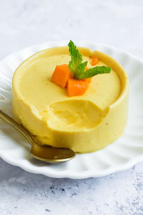 Mango Panacota Recipe, Mango Panacotta Recipe Easy, Mango Custard Pudding, Peach Panna Cotta, Mango Panacotta Recipe, Mango Panacotta, Mango Panna Cotta Recipe, Mango Desert, Jello Deserts