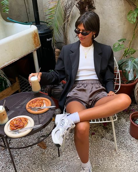 Oh the lightness of summer Fridays. Warm afternoons in your fav coffee shop, celebrating the weekend ahead with your friends 💆🏽‍♀️ @ineesgonc wearing the boxer shorts + not so basic tank top + enzo blazer 🖤 Brown Shorts Outfits Women, Shorts With Blazer Outfits, Cute Coffee Shop Outfits, Brown Shorts Outfit, Coffee Shop Outfit, Shorts Outfits Women, The Boxer, Brown Shorts, Summer Fridays