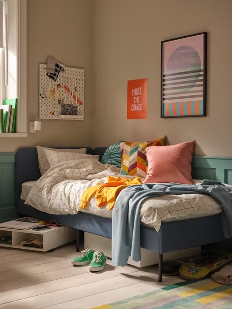 Teenage bedroom ideas to make the most of your space - IKEA Ikea Teen, Ikea Teen Bedroom, Low Bedside Table, Corner Headboard, Ikea Bedroom, White Bedside Table, Teen Boy Bedroom, Bedside Table Storage, Modern Bedside Table