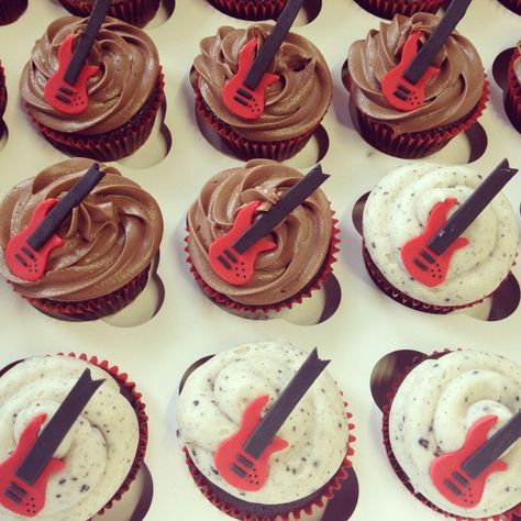 Musician Cake, Guitar Cupcakes, How To Learn Guitar, Rock And Roll Birthday, Guitar Cake, Basic Guitar Lessons, Happy Birthday Cupcakes, Muffin Mix, Sweet Sixteen Birthday