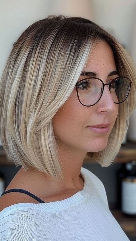 Short Hair For 30 Year Old Women, Bobs With Face Framing Layers, Bob With Framed Face, Bob With Layers Haircut, Short Straight Hairstyles Round Face, Face Framing Bob Shoulder Length, Short Hair Frame Face, Short Bob Face Framing Layers, Textured Bob Round Face