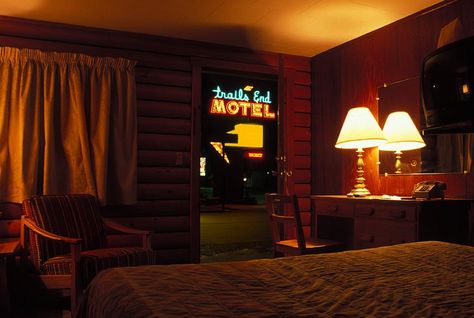 T H E _ C O L L E C T O R Motel Room, Twin Peaks, Room Aesthetic, Hotel Room, Wyoming, Small Towns, Lamps, Neon, Hotel