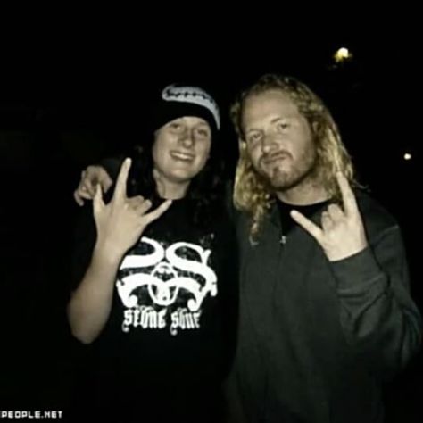 Corey Taylor And Joey Jordison, Jim Root And Joey Jordison, Jim Root And Corey Taylor, Slipknot Rare Photos, Stone Sour, Slipknot Band Memes, Corey Taylor, Slipknot, Okay Gesture