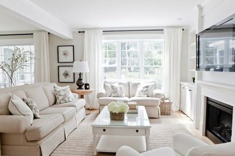 Lux Decor: Bright living room with light linen colored sofa and loveseat. The sofas are topped with ... Furnitur Ruang Keluarga, Beige Living Rooms, Set Sofa, Bright Living Room, Trendy Living Rooms, Room Deco, White Living, Living Room White, Living Room Remodel