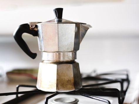 Moka, Moka Pot Coffee, Stumptown Coffee, Italy Coffee, Cozy Coffee Shop, Vintage Coffee Pot, Moka Pot, Best Coffee Maker, Snacks Saludables