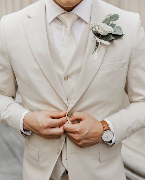 Set the tone with tone-on-tone. Layer of creamy tan, brown, white, and champagne create a look that's decadently dressed-up. Groom Suit Champagne, Wedding Tuxedo For Men Beige, Wedding Suits Groom Cream, Mens Ivory Suit Wedding, Tan Wedding Tuxedo Groom Attire, Light Beige Groom Suit, Beige Grooms Suit, Mens All White Suit, Champagne Suits For Men Groomsmen