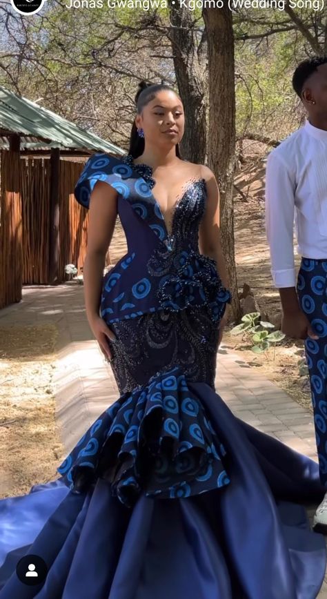 Lobola Dresses For Bride, Tswana Wedding Dress, Tswana Bride, Makoti Dresses African Women, Lobola Dresses, Sotho Traditional Attire, Tswana Traditional Attire, Setswana Traditional Dresses, Tswana Wedding