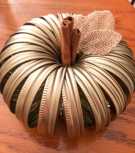 Jar Ring Pumpkins Diy, Canning Lid Pumpkin, Crock Pot Barbecue, Canning Ring Pumpkin, Fall Canning, Mason Jar Lids Crafts, Jar Lid Crafts, Pumpkins Diy, Pumpkin Ring