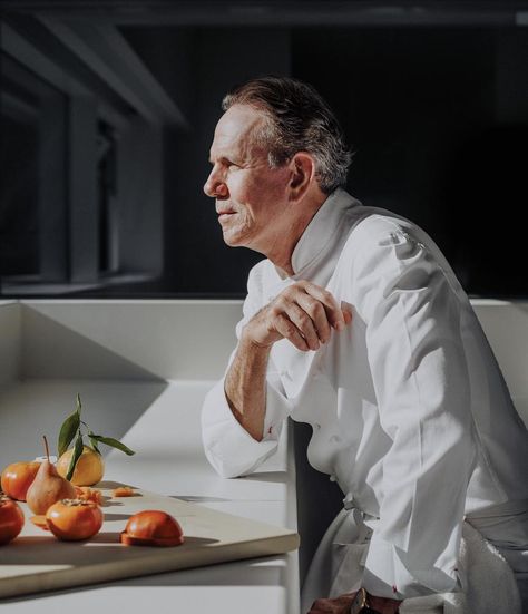 Mark Mahaney shoots Thomas Keller for WSJ Food Photography, French Laundry Restaurant, Environmental Portraiture, Chef Pictures, Environmental Portrait, Michelin Chef, Becoming A Chef, The French Laundry, Thomas Keller