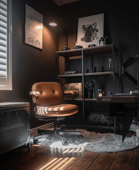 Filmmaker Office, Podcast Studio Design, Small Home Office Ideas For Men, Dark Office, Male Office Decor, Industrial Home Offices, Modern Home Offices, Industrial Office Design, Podcast Studio