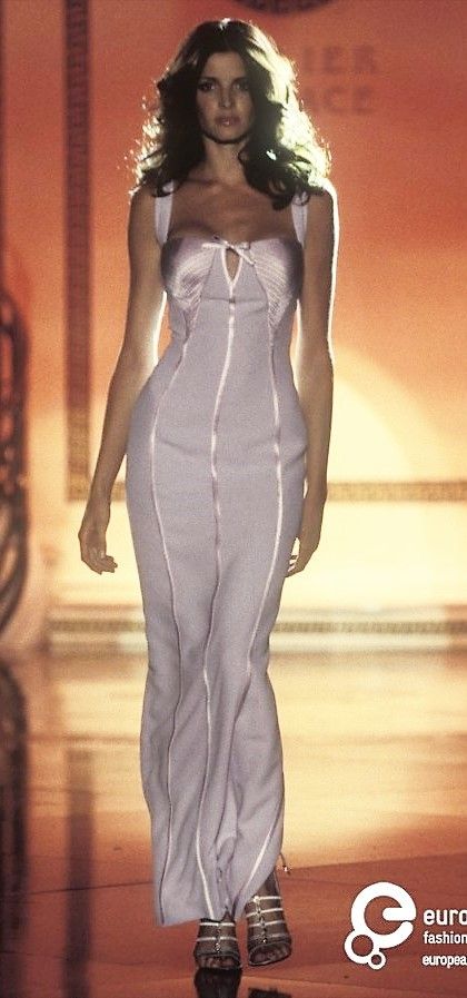 Stephanie Seymour - Atelier Versace Couture, 1995 Fashion Model Runway, Versace 90s, Versace Vintage, Model Runway, Stephanie Seymour, 90s Runway Fashion, 90s Models, Versace Couture, Atelier Versace