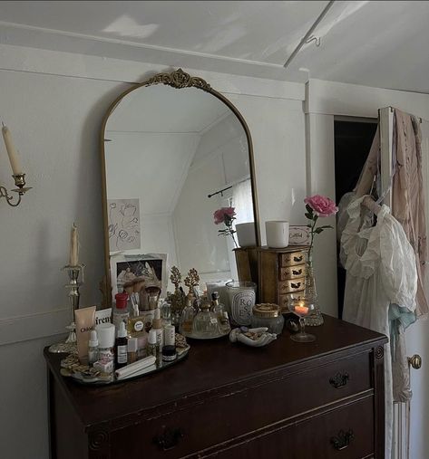 Romantic Girl, Gold Baroque, Arch Mirror, Pretty Room, Design Exterior, Dreamy Room, My Grandmother, Dream Room Inspiration, Room Makeover Inspiration