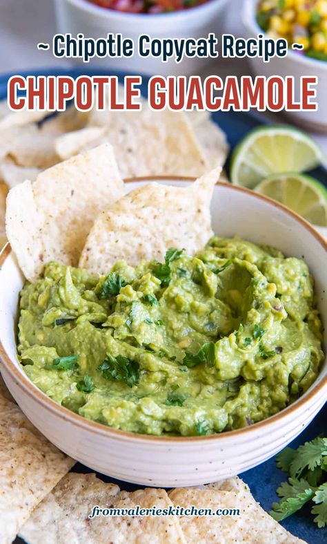 This copycat Chipotle Guacamole recipe makes it easy to recreate the popular restaurant dip at home. Straight from Chipotle's ingredient list to your kitchen! Serve it with tortilla chips or add it to tacos or burrito bowls. Chipotle Guacamole Recipe Copycat, Chipotle Bowls, Chipotle Guacamole Recipe, Small Recipes, Chipotle Guacamole, Chipotle Chicken Bowl, Chipotle Copycat Recipes, Cold Dip Recipes, Chipotle Recipes