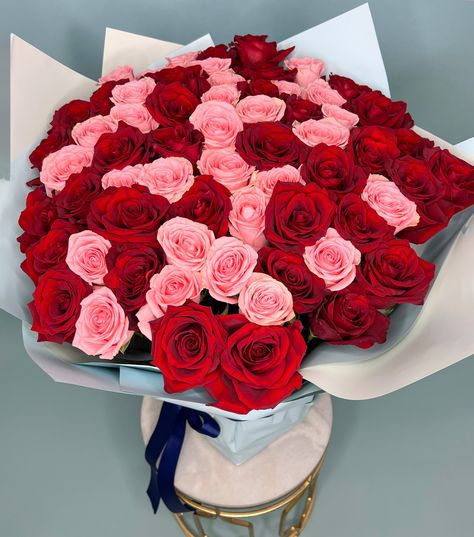 Beautiful big-headed roses carefully put together to make a free standing bouquet that does not need a vase. Show some love for special someone with this luxurious arrangement! Central London Delivery Only. Please check our shipping policies for postcodes. DISCLAIMER - FRESH FLOWERS: These are fresh cut flowers and are perishable.Please check "Care & Handling" for how to care for fresh flower arrangements. Please note that if no variations from the dropdown list are chosen, you will get the arrangement featured unless substitution may need to be made based on season, availability of flowers or other unforeseen or uncontrollable circumstances. By making a purchase on this website, Customer authorizes substitutions within a specific color palette. Necessary substitutions will be at the desig Standing Bouquet, Valentines Day Goals, Quinceanera Bouquet, Fresh Flower Arrangements, Pretty Flowers Pictures, Valentine Day Week, Luxury Flower Bouquets, Flower Gift Ideas, Red Rose Bouquet