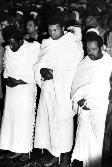 1989 Muhammad Ali during hajj (Pilgrimage At Mecca). Mohamed Ali Clay, Muhammed Ali Clay, Ali Islam, Muhammad Ali Boxing, محمد علي, King Picture, Mohamed Ali, Muhammed Ali, Martial Arts Boxing