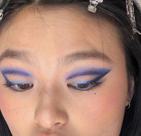 #eyemakeup #bluemakeuplook Hiphop Makeup, Maquillage On Fleek, Mekap Mata, Makeup List, Swag Makeup, Smink Inspiration, Edgy Makeup, Makeup Eye Looks, Fashion Sketchbook